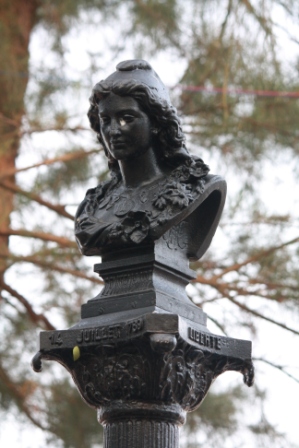 Statue of Marianne