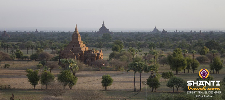 Lever du soleil à Bagan