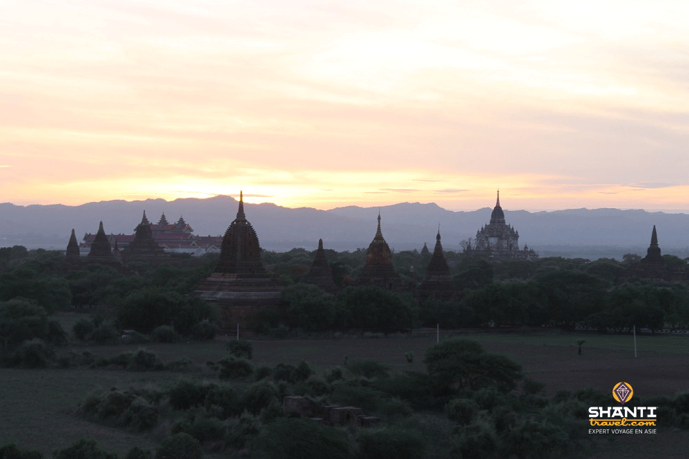Coucher de soleil sur Bagan - Birmanie