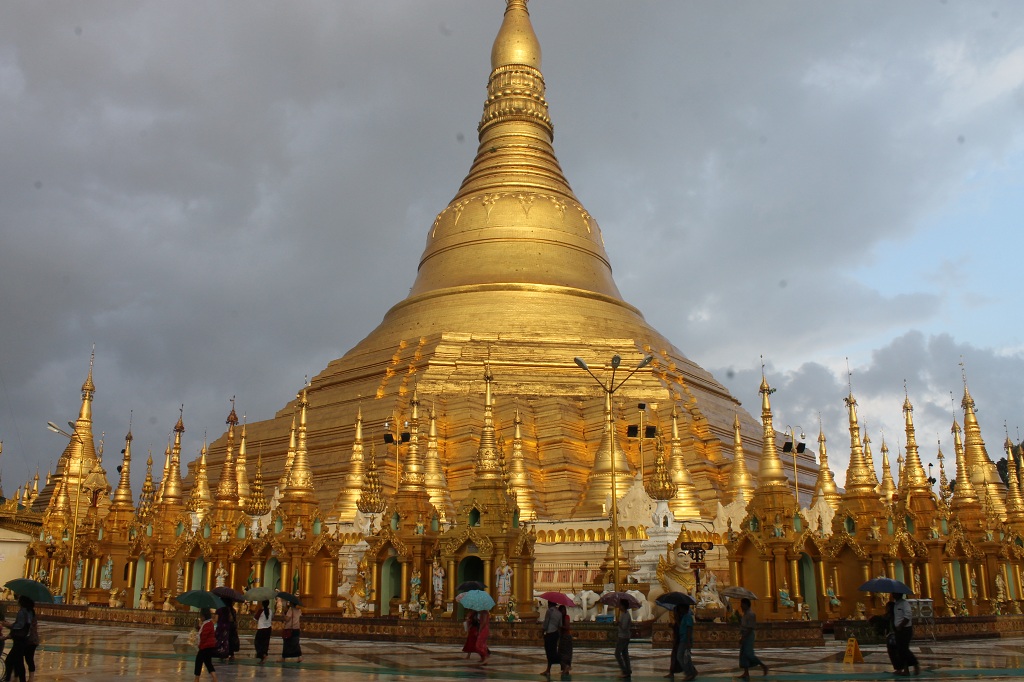 shwedagon pagoda in yangon
