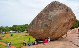 balancing-rock-mahabalipuram